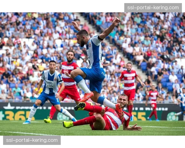 西甲官方发布纪录片预告，聚焦格拉纳达队的社区足球项目